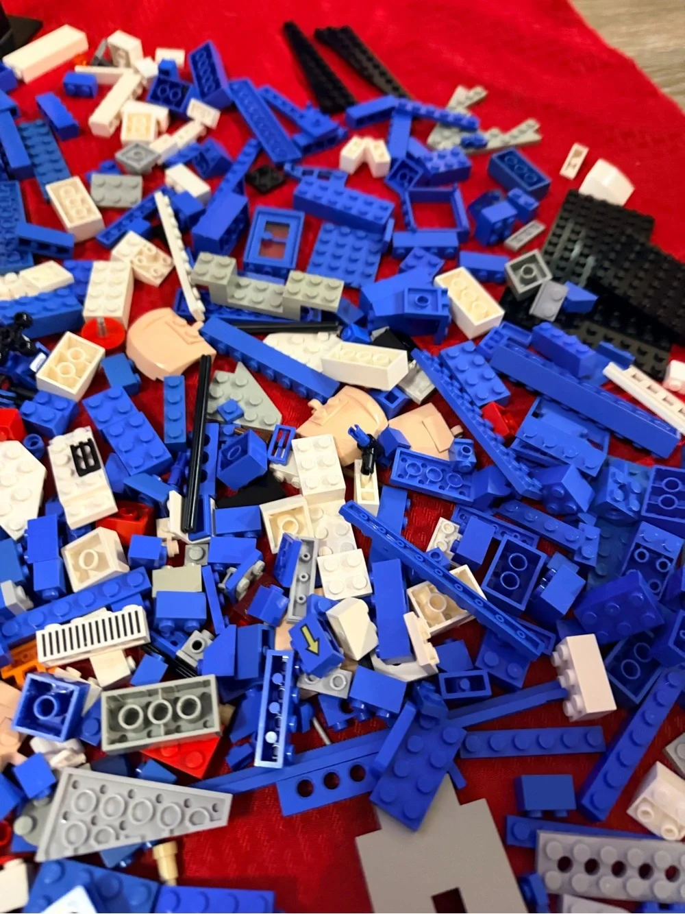 Legos mixed lot 4.9 lbs with Minecraft minifigures